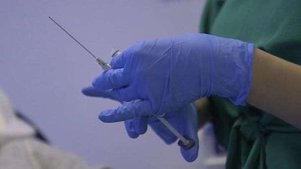 Hyaluronsäure-Injektionen, um die Dicke des Penis zu erhöhen. 