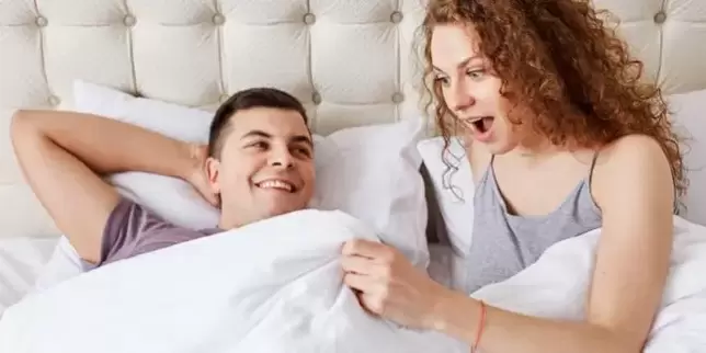 Frau überrascht von Penisvergrößerungsübungen